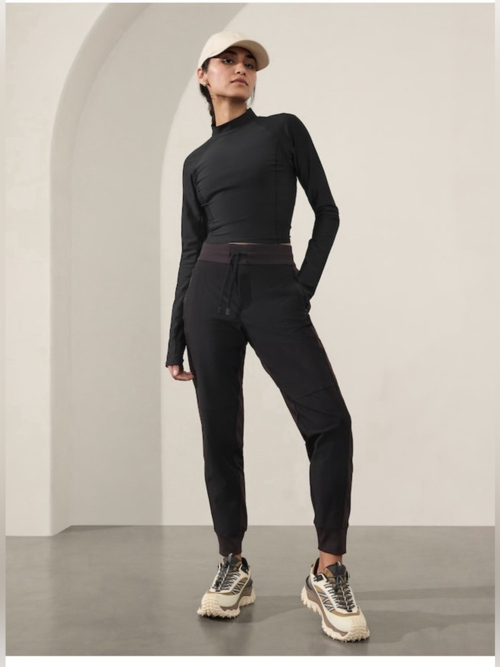 Athleta Pants Womens 10 Headlands Hybrid Trek Jogger Black High Rise